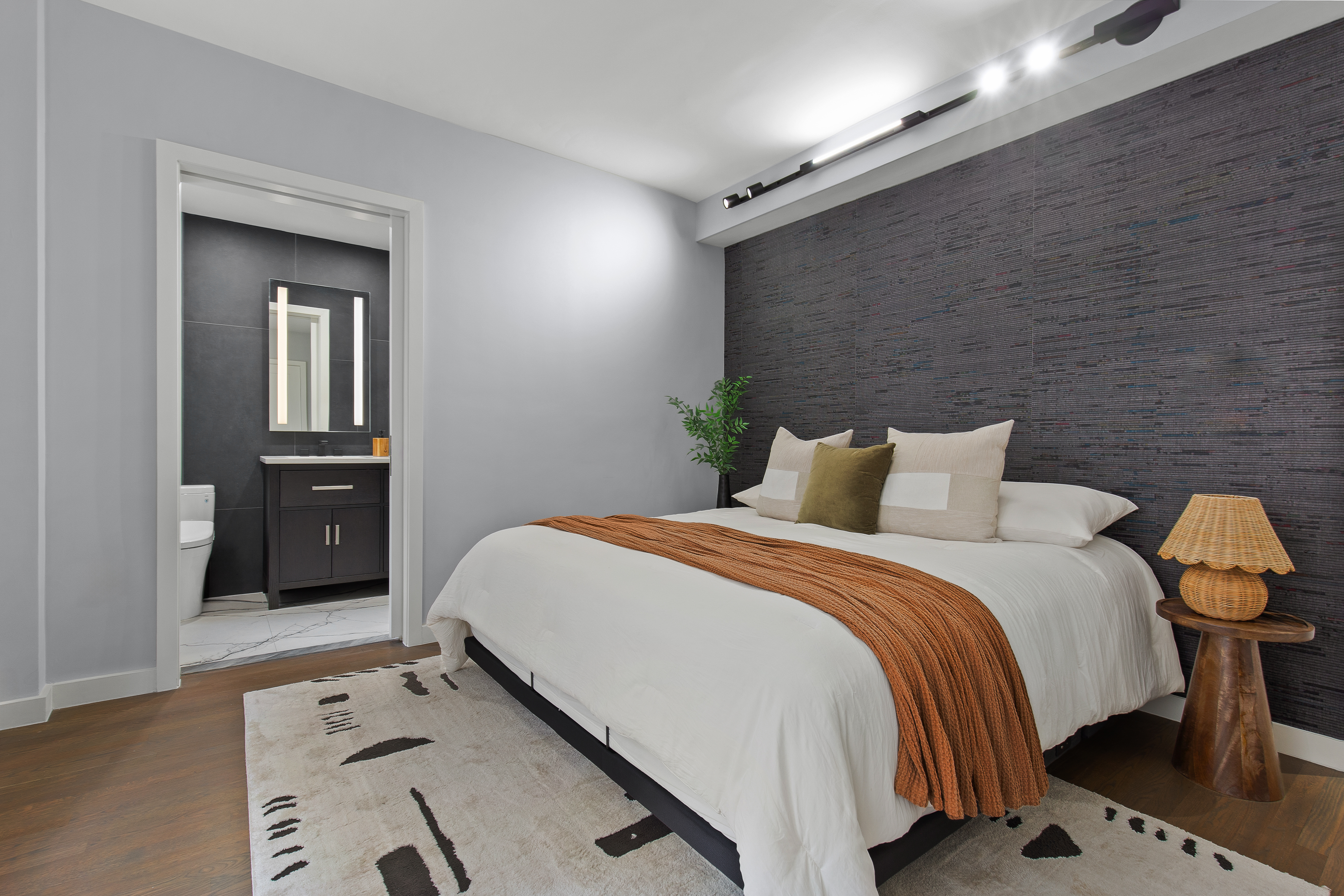 Bedroom — en-suite view