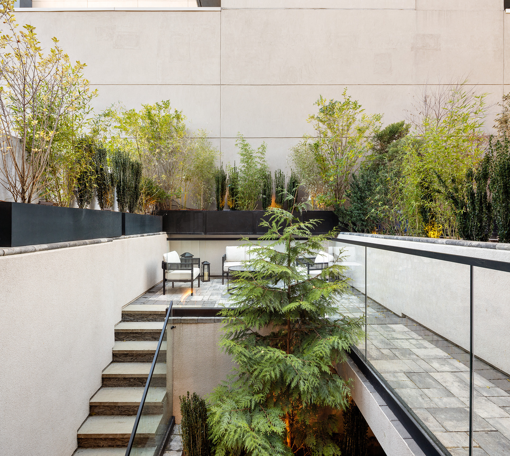 Dining to courtyard