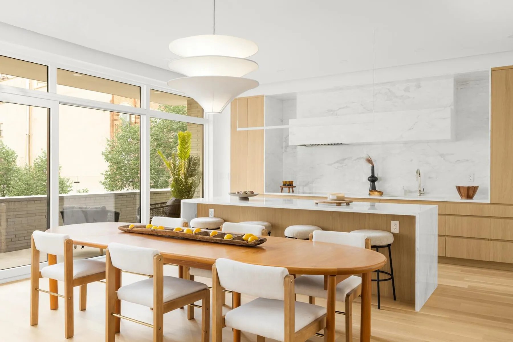 Kitchen & Dining